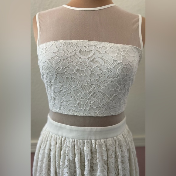 Lace detail dress size Medium NWT🔖🔖 - Picture 3 of 10